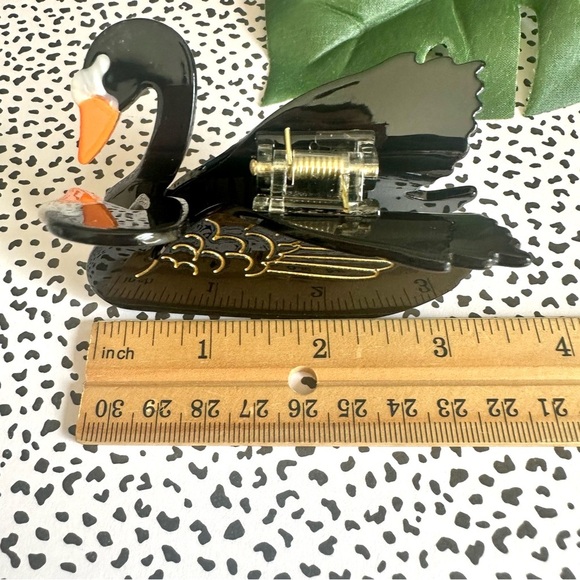 2/$30🌵 Black Swan Claw Clip Hair Accessory Acrylic Hair Clip Bird Gift NEW - Picture 8 of 12